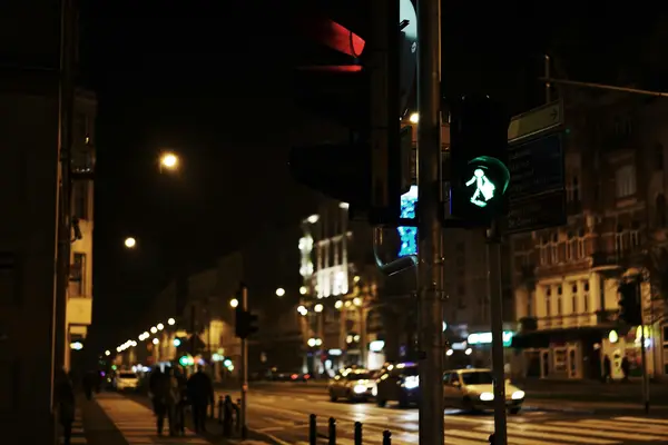 抖音号和抖音小店的区别是什么？小店和橱窗有何区别？