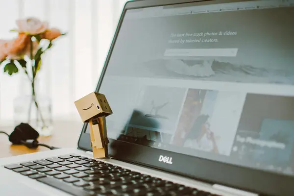 抖音上认证黄v好吗？认证黄V有哪些优势？