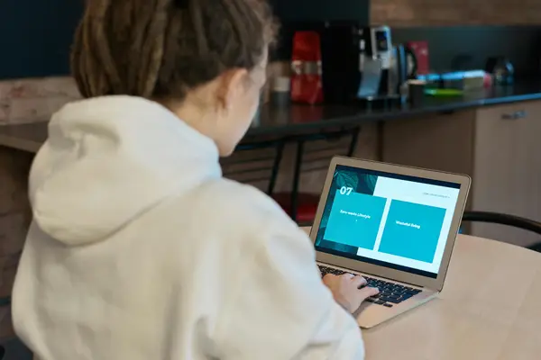 快手推荐别人的作品有钱吗，快手到一万粉丝发作品有钱吗