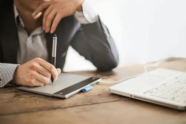 快手广告审核严格吗，快手一打开就弹广告