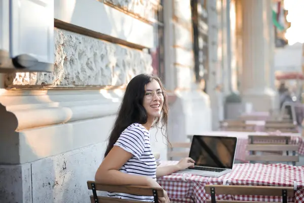 快手app下载要收费吗,快手app免费下载