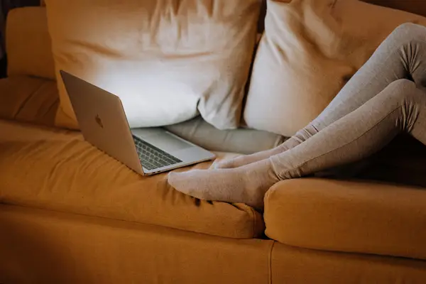 抖音拍的视频不发布怎么保存到手机?