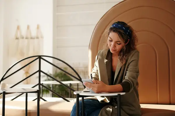 抖音uid能不能给别人?怎么查询