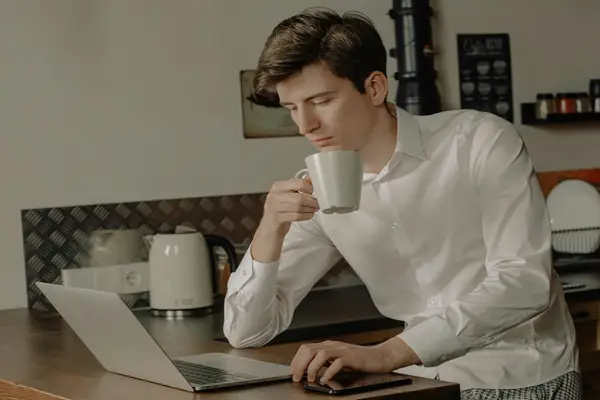 快手可以查对方在线吗，快手在线状态会显示多久