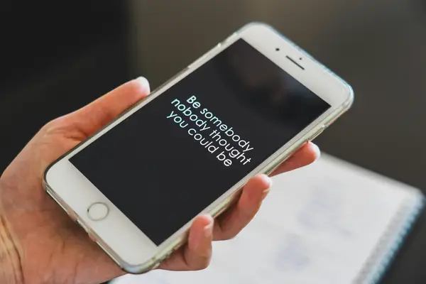 别人发过来的抖音视频会占存诸空间吗?