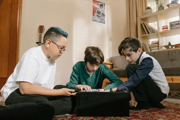 小天才下载快手要钱吗,快手男王现在叫什么名字