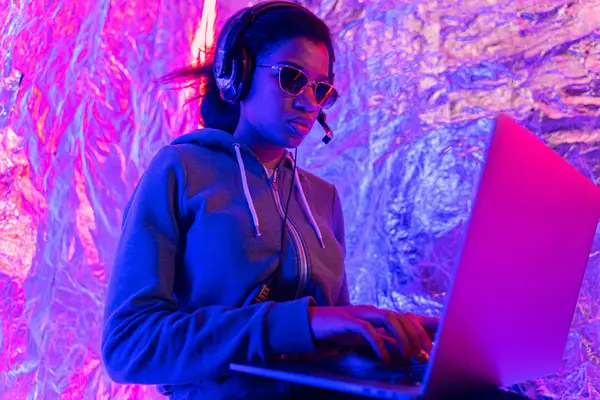 快手卖的图书是正版吗,快手作品上热门了有奖励吗