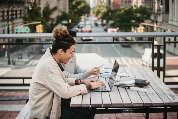 抖音跨境电商如何入驻(介绍TikTok小店怎么开通怎么卖货)