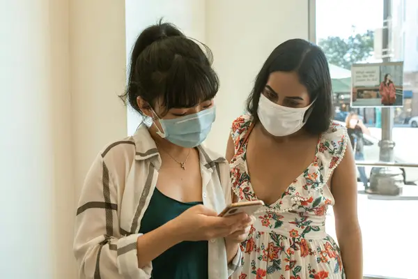 快手直播说话用耳机吗,快手直播游戏戴耳机吗