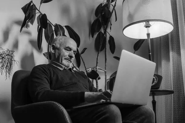 抖音怎么共同创作作品?如何发布短视频?