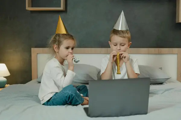 国外抖音tiktok创立时间？