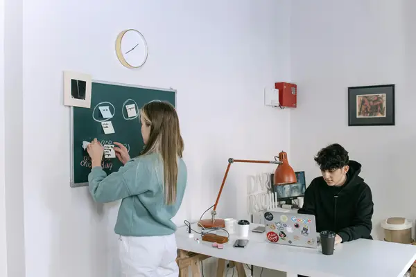 快手不容易被关注吗,快手一句话让别人关注你