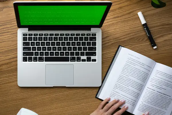 发布快手能赚到钱吗,快手播放量1万是多少钱