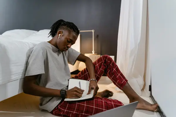 快手开通中文号要钱吗,快手播放量1万是多少钱