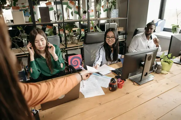 快手上评论别人犯法吗，在快手上评论什么算犯法