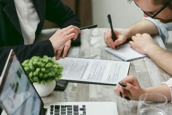 下载抖音官网收费吗?