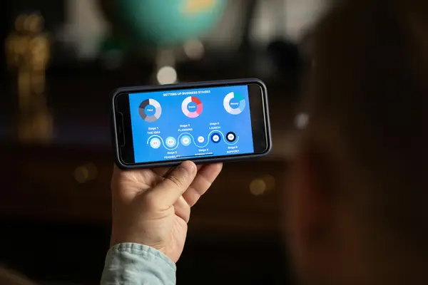 抖音和快手哪个流量大?抖音快手差异化分析