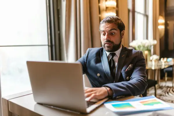 快手看别人作品别人知道吗，快手浏览别人有痕迹么