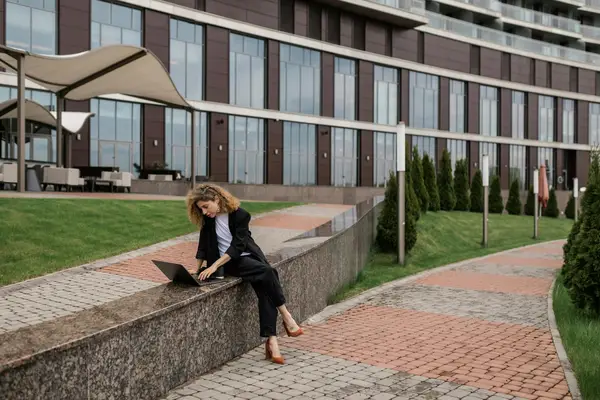 抖音剪辑相声小品怎么变现?算不算搬运?