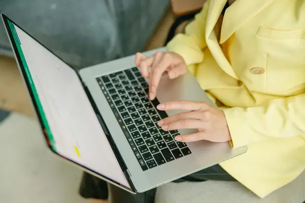 快手拉黑别人知道吗,快手拉黑别人对方知道吗