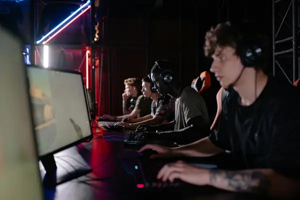 安装抖音极速版要月租吗?