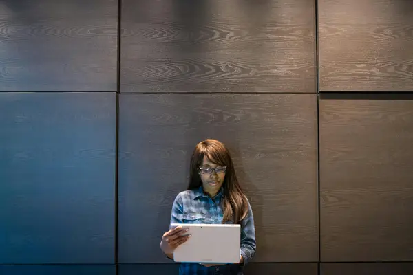 抖音转发他人作品会有提示吗?抖音转发是否构成侵权行为?